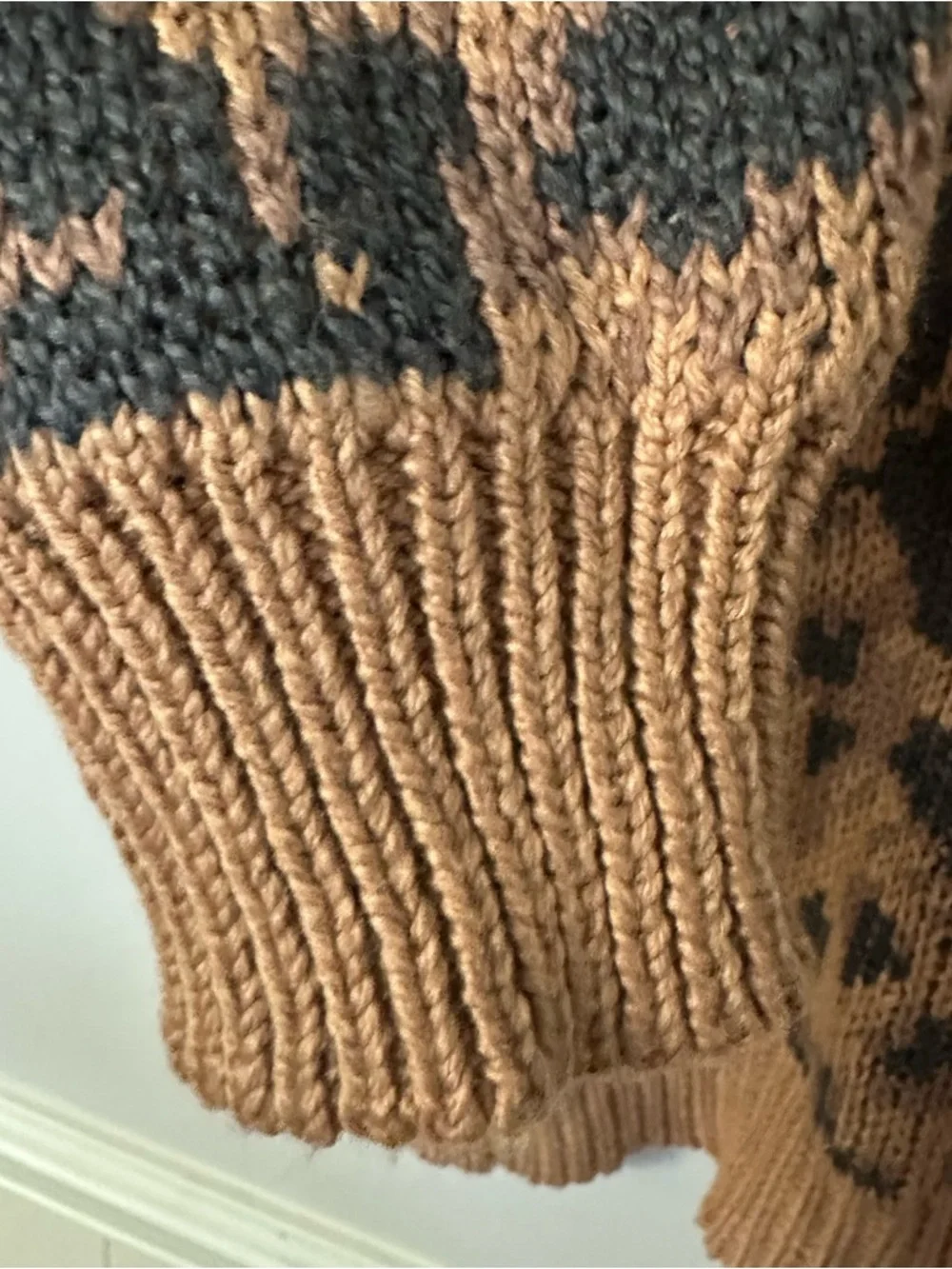 Aerie Women's Long Sleeve Knit Tan & Black Cheetah Crewneck Sweater Sz S GUC